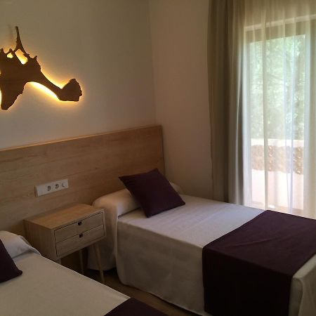 Apartamentos Delfin Es Calo  Exteriör bild