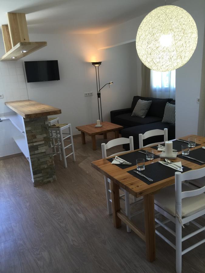 Apartamentos Delfin Es Calo  Exteriör bild