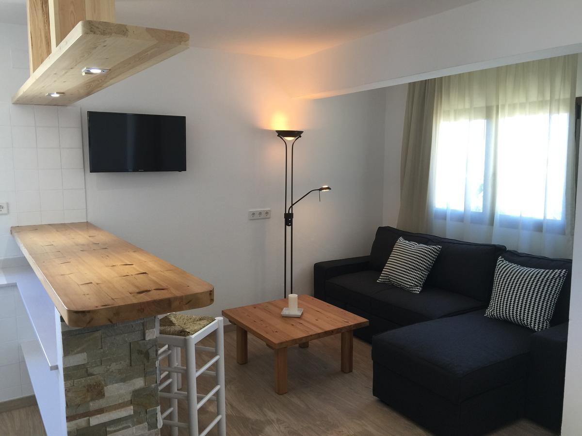 Apartamentos Delfin Es Calo  Exteriör bild