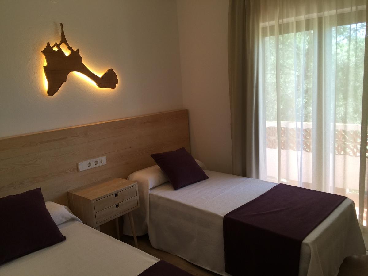 Apartamentos Delfin Es Calo  Exteriör bild
