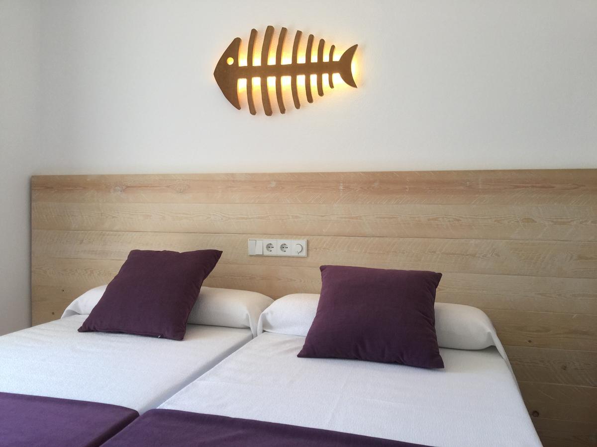Apartamentos Delfin Es Calo  Exteriör bild