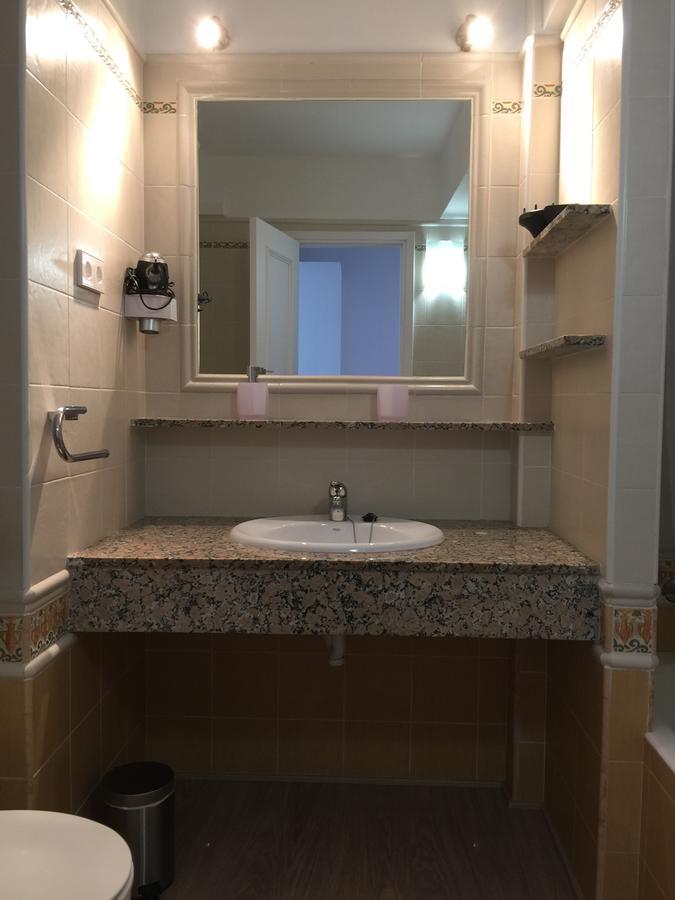 Apartamentos Delfin Es Calo  Exteriör bild